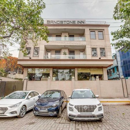 Hotel Sandstone Inn Лакнау Екстериор снимка