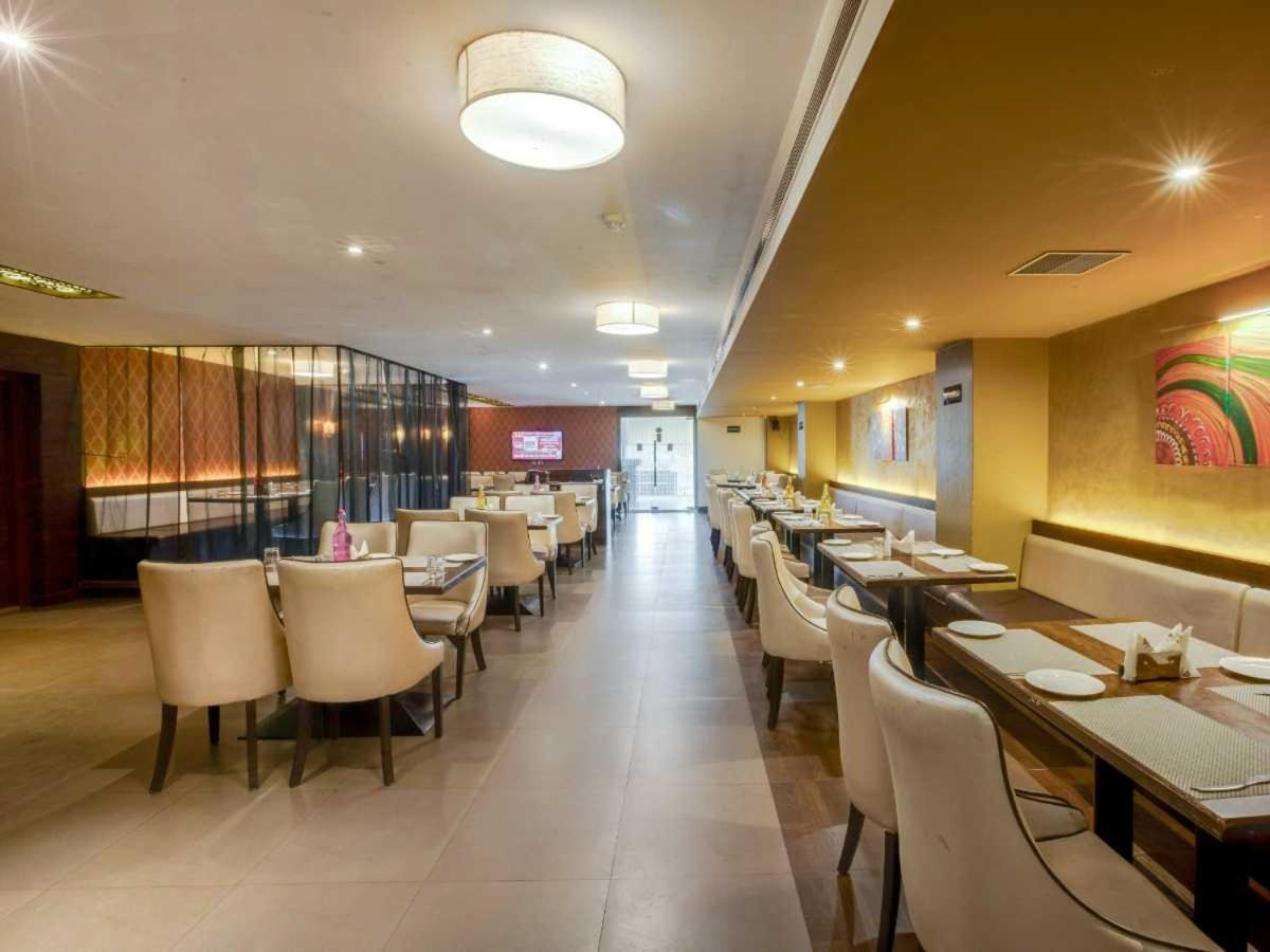 Hotel Sandstone Inn Лакнау Екстериор снимка