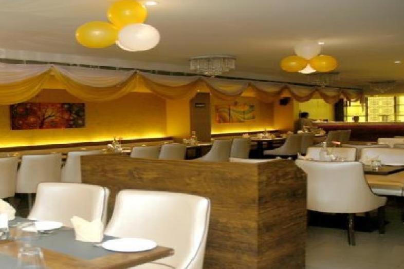 Hotel Sandstone Inn Лакнау Екстериор снимка