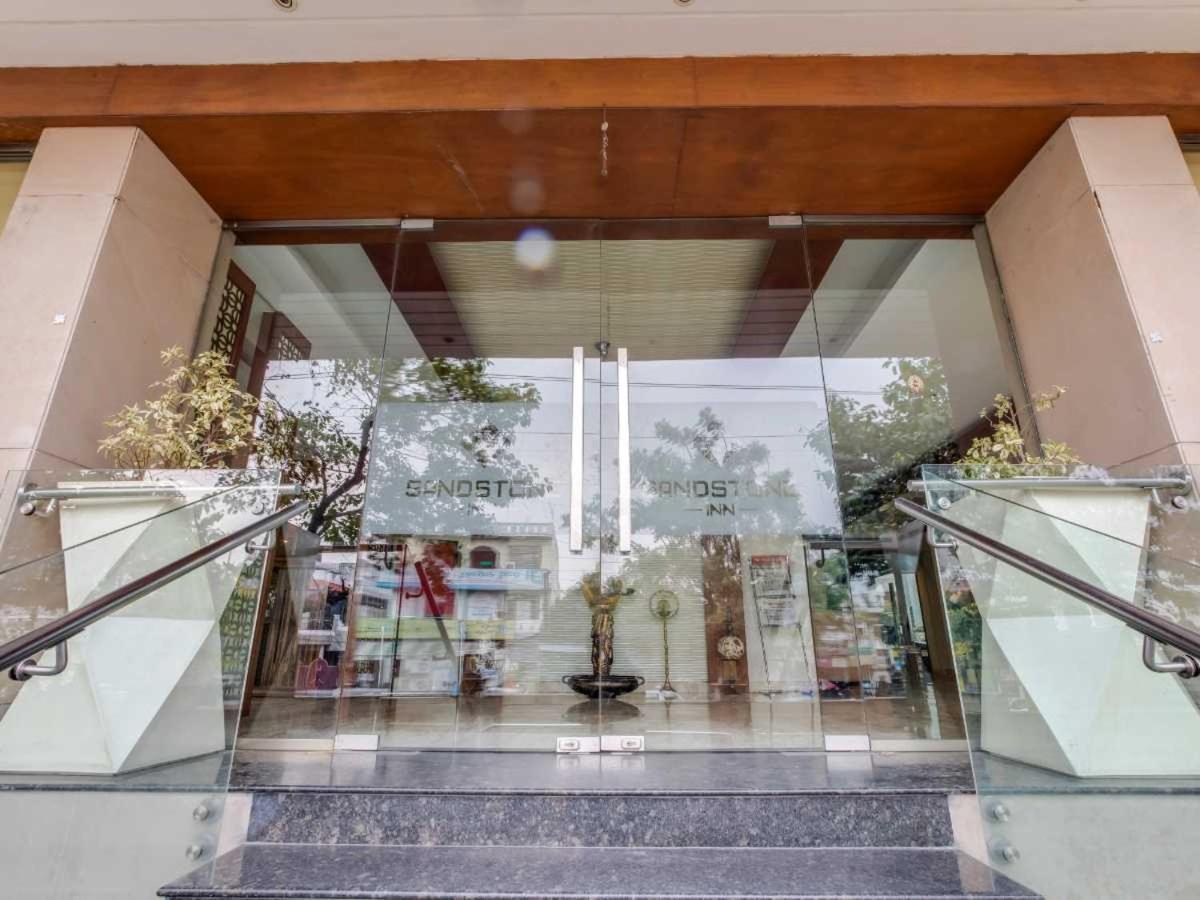 Hotel Sandstone Inn Лакнау Екстериор снимка