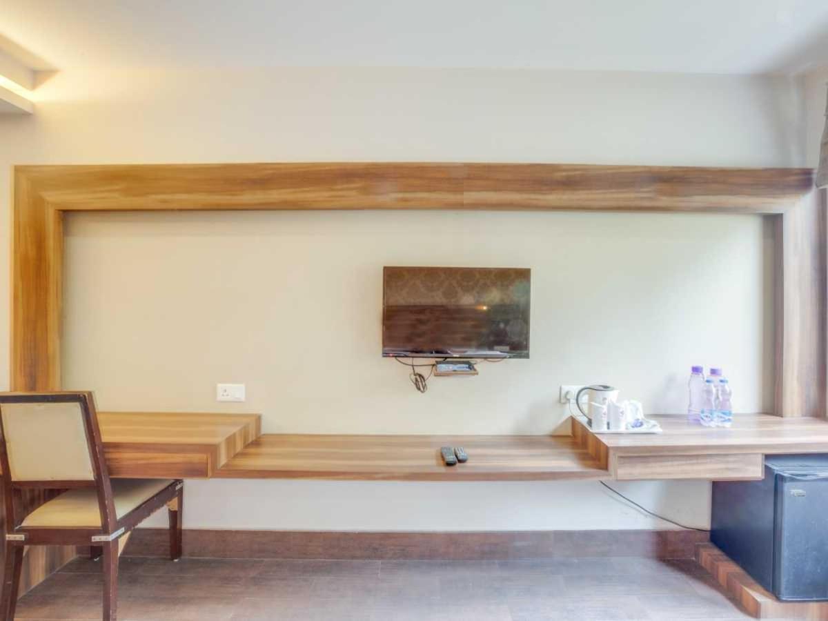 Hotel Sandstone Inn Лакнау Екстериор снимка