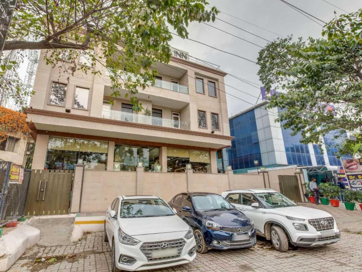 Hotel Sandstone Inn Лакнау Екстериор снимка